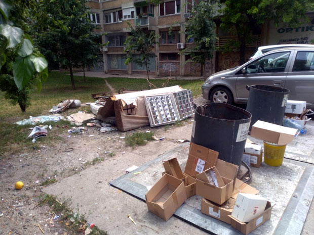 ПАПРЕНЕ КАЗНЕ У НОВОМ САДУ: Ко баци смеће ван канте платиће 25.000